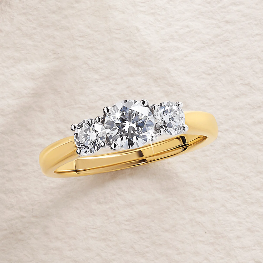 1.00ct TW Round Brilliant Cut Diamond Three Stone Engagement Ring in 18ct Yellow Gold - Image 6