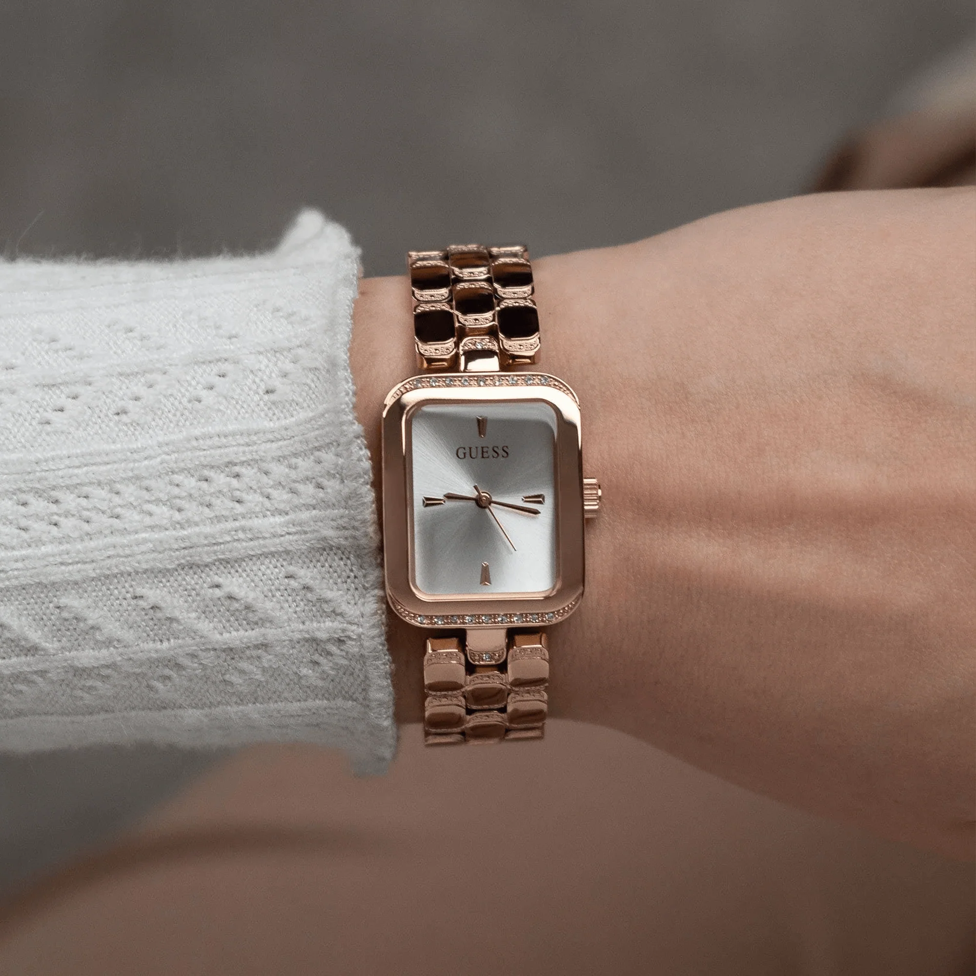 Guess Women's 22mm Quartz Watch GW0865L3 - Image 2
