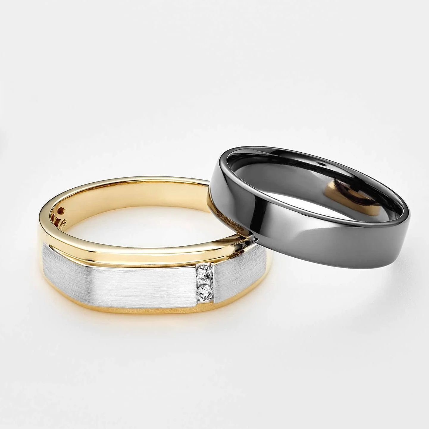 Polished Wedder Ring in Zirconium - Image 2