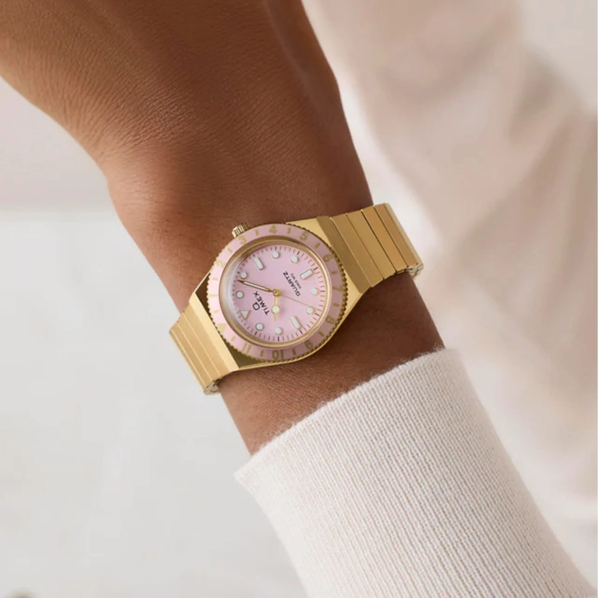 Timex Q Quartz Women's 30mm Watch TW2Y57400 - Image 2