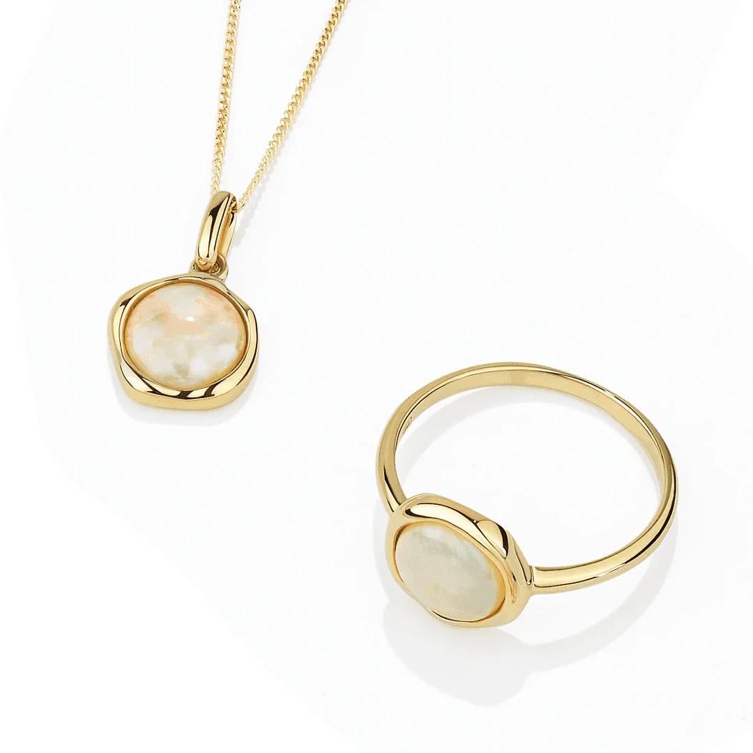 White Opal Round Ring in 9ct Yellow Gold - Image 3