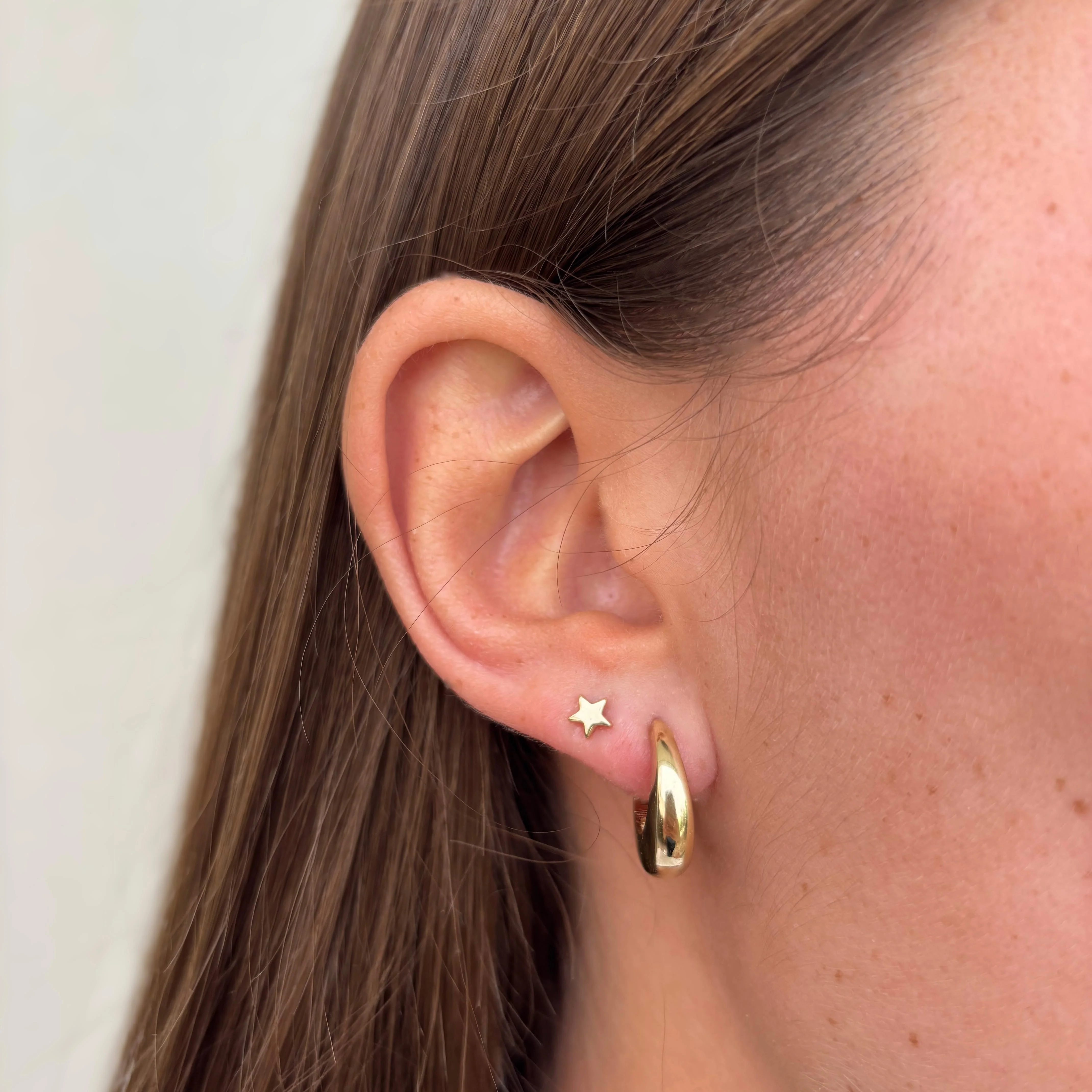 Graduated Huggie Earrings in 9ct Yellow Gold - Image 2