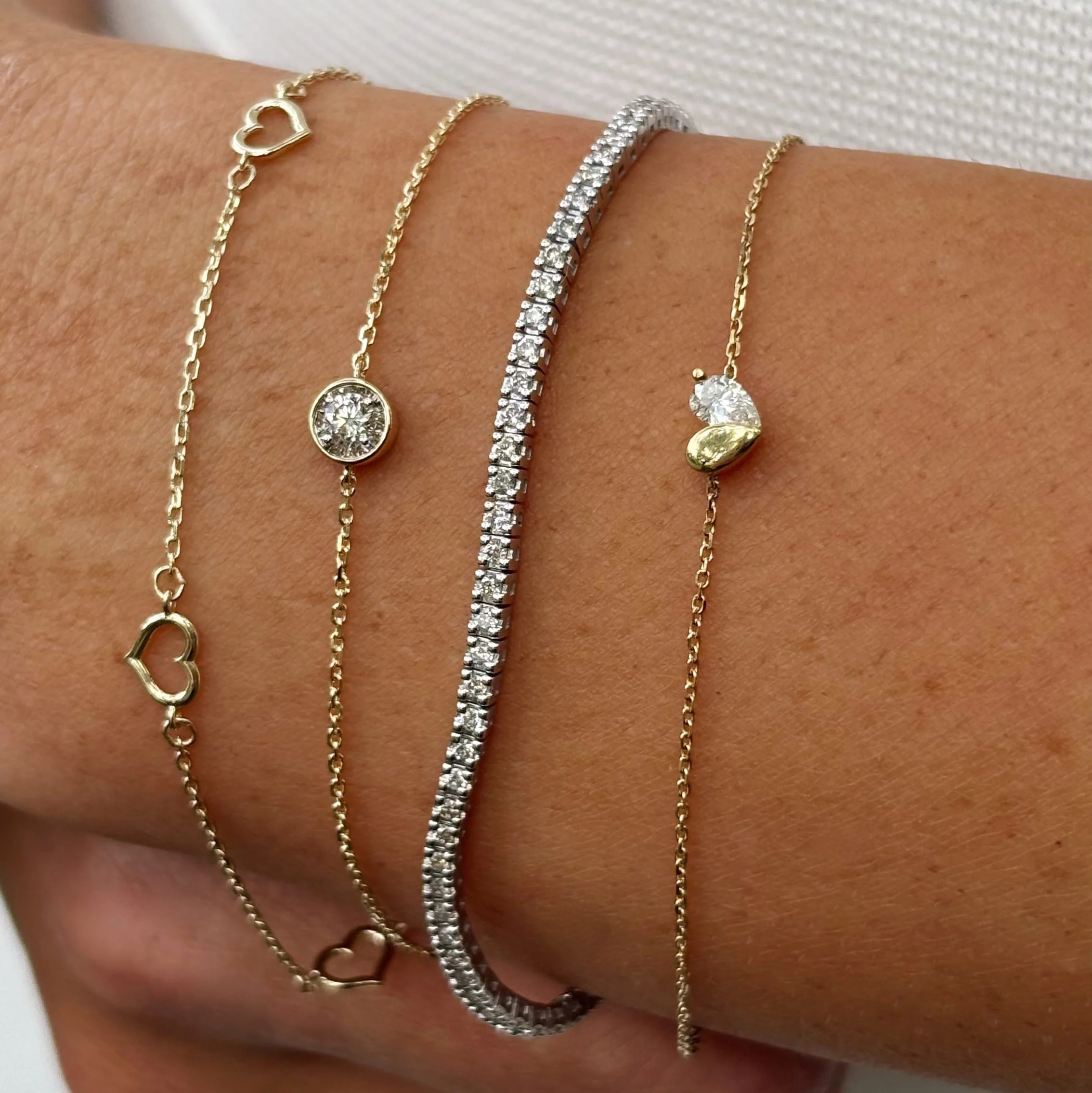 Heart Bracelet in 9ct Yellow Gold - Image 2
