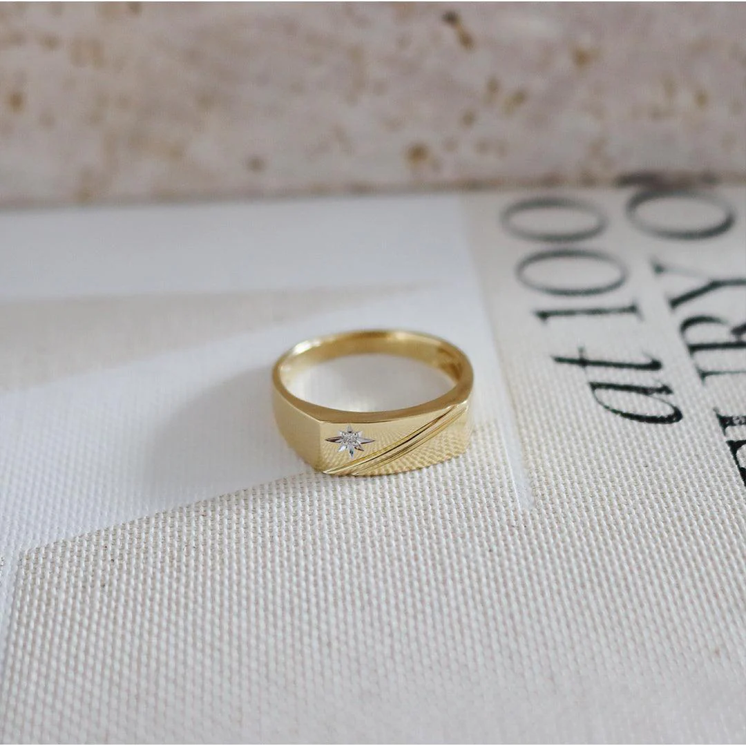 0.01ct TW Diamond Wedding Band in 9ct Yellow Gold - Image 2
