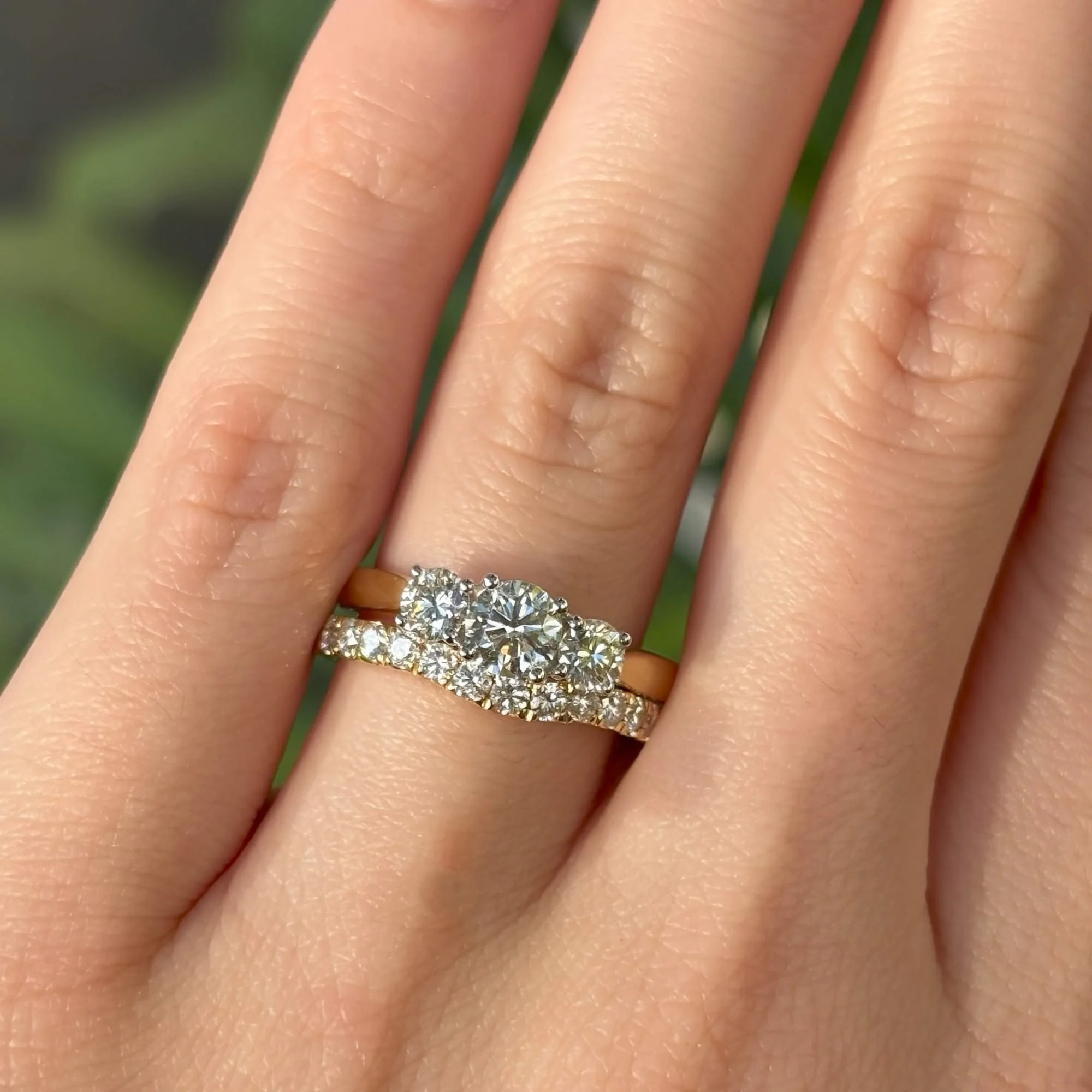1.00ct TW Round Brilliant Cut Diamond Three Stone Engagement Ring in 18ct Yellow Gold - Image 4