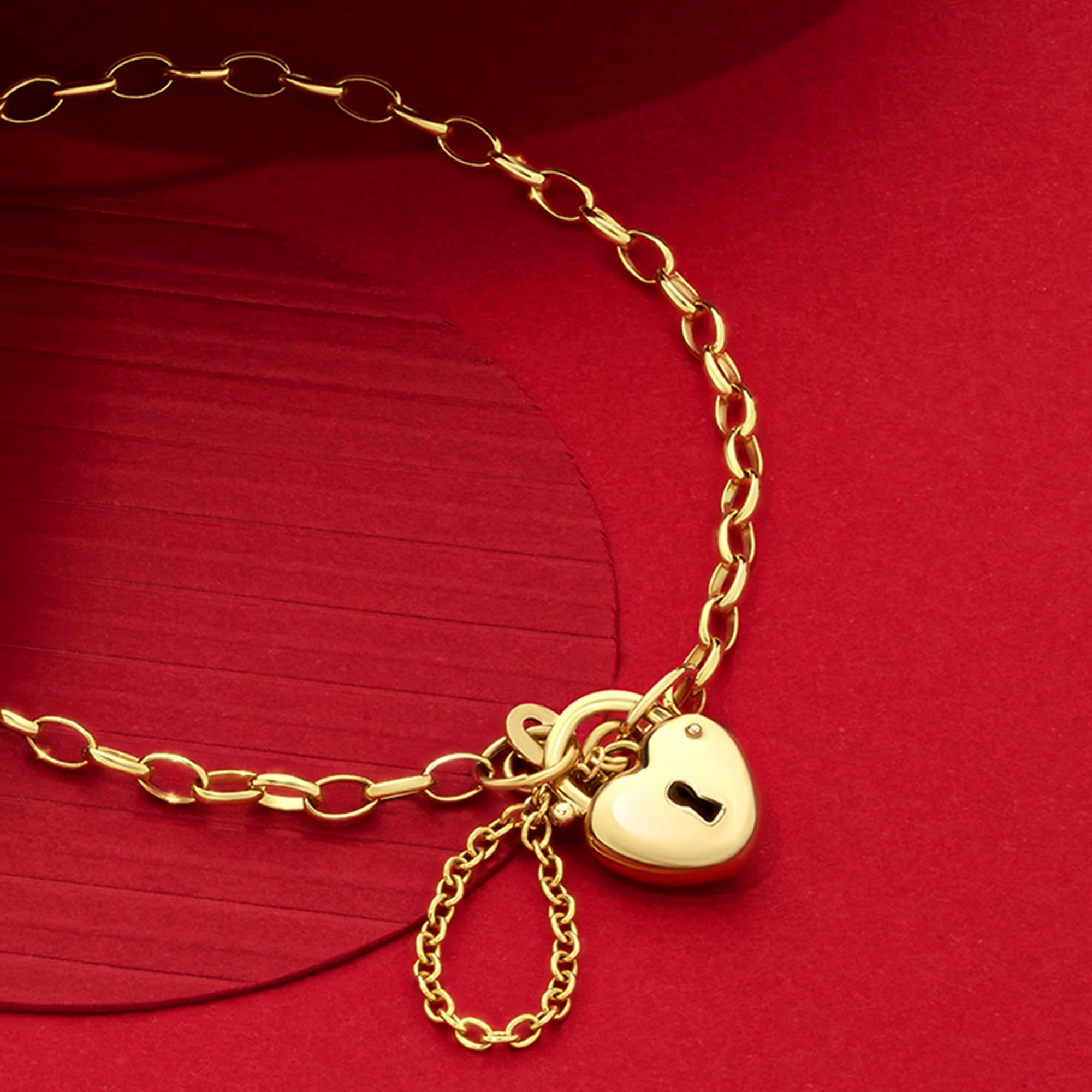 Belcher Heart Padlock Bracelet in 9ct Yellow Gold - Image 3