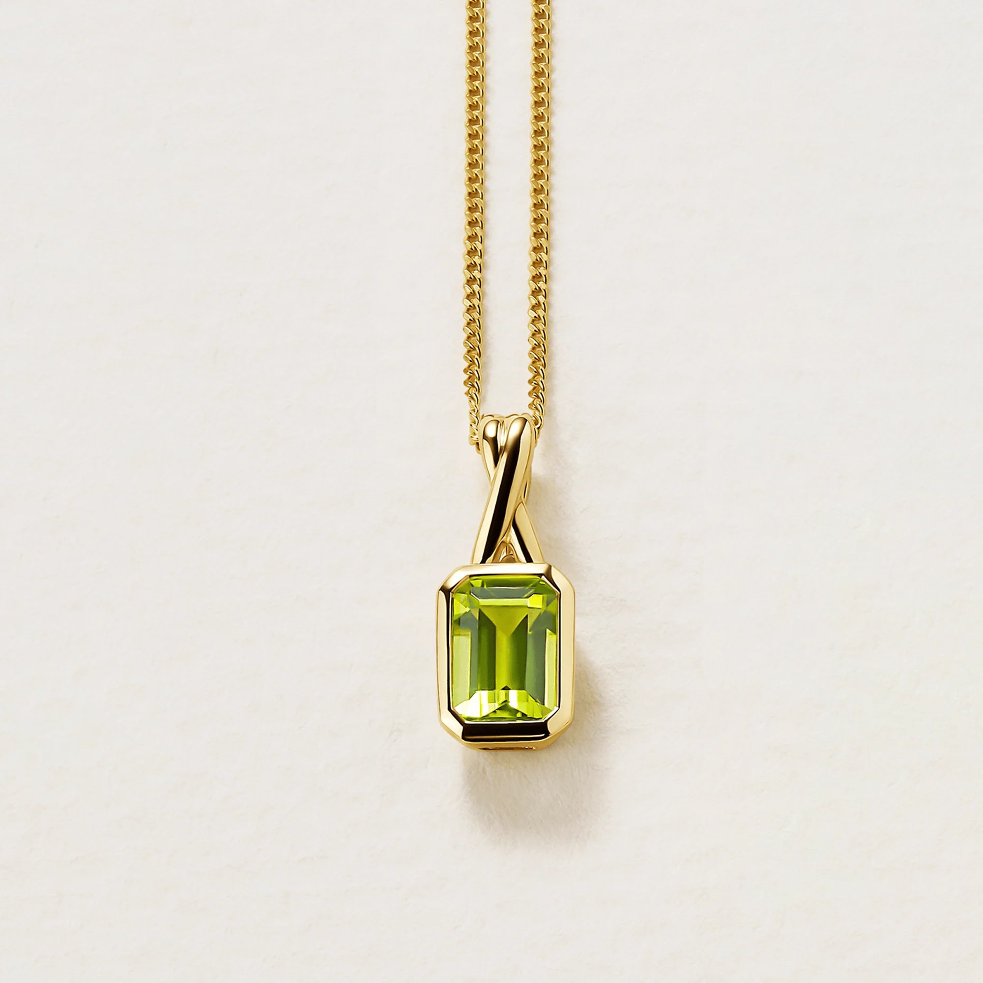 Emerald Cut Peridot Twist Bezel Set Pendant in 9ct Yellow Gold - Image 3